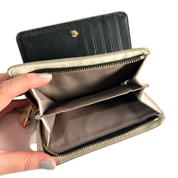 Marc Jacobs Cream Softshot Logo Top Zip Multi Wallet - Picture 5 of 13